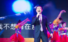 “國民公公”王健林火了，首富玩起了搖滾