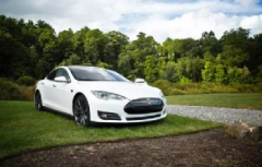 特斯拉馬斯克的思維方式和別人有什么不同呢？